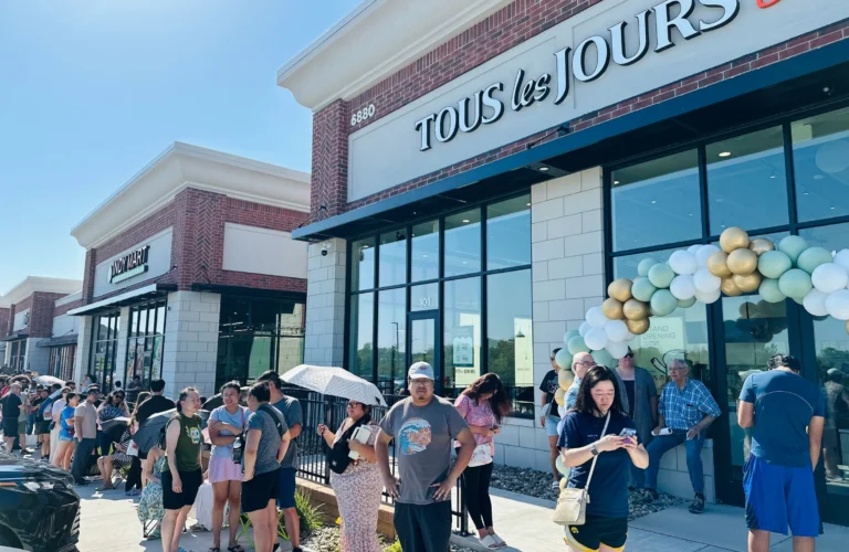 A crowd gathered outside TOUS les JOURS bakery during its grand opening with festive balloons — Top-10-Reasons-TOUS-les-JOURS-Is-the-Ideal-Brunch-Spot-in-Iowa.