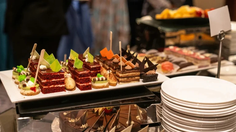 Order Your Thanksgiving Desserts Early in West Des Moines –Cakes, Pastries & Party Trays